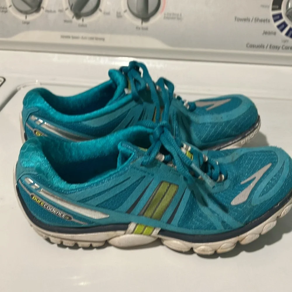 Brooks pure cadence running shoes Women's Teal sneakers size 6.5 split toe